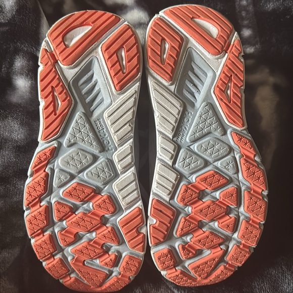 Hoka Arahi 6  for woman size 8:5 like new I buy them it said for man it were not - Picture 4 of 8